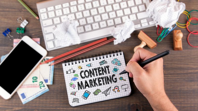 Nhân viên content marketing không chỉ đơn thuần là người viết nội dung