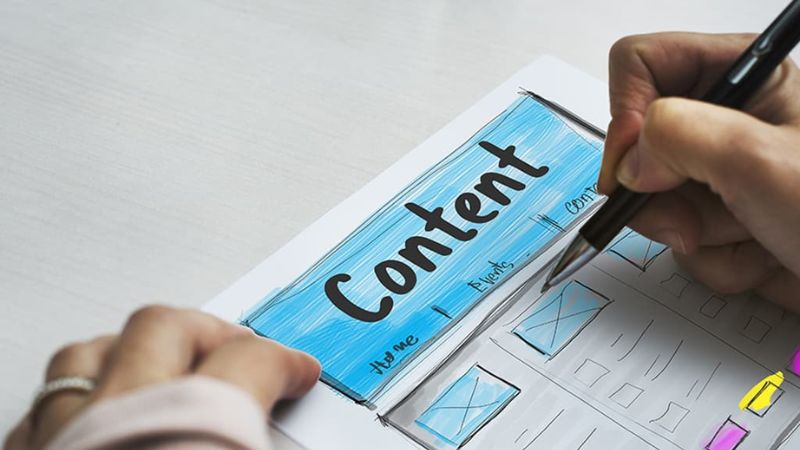 Công việc của nhân viên content marketing vô cùng đa dạng, không chỉ giới hạn ở việc viết bài