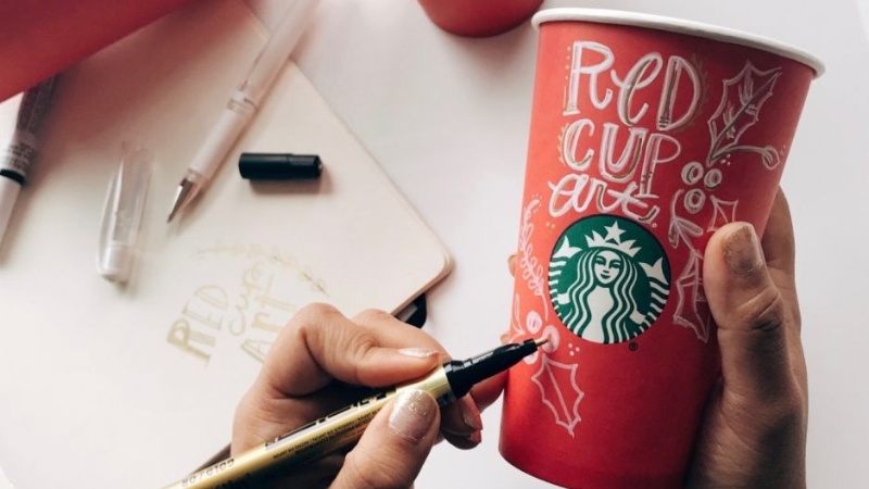 Starbucks với chiến dịch #RedCupContest mùa giáng sinh