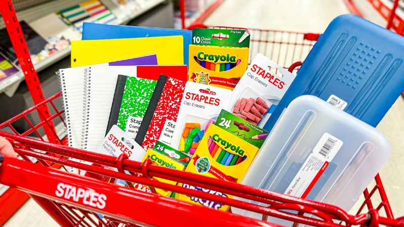 Staples với chiến dịch "Staples for Students / Make Happen"