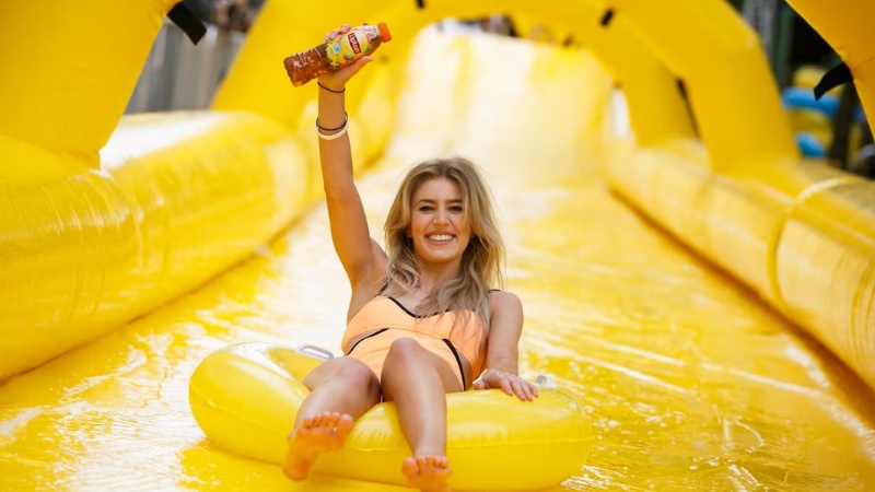 Lipton Iced Tea gây nên cơn sốt với chiến dịch "Rise and Slide"