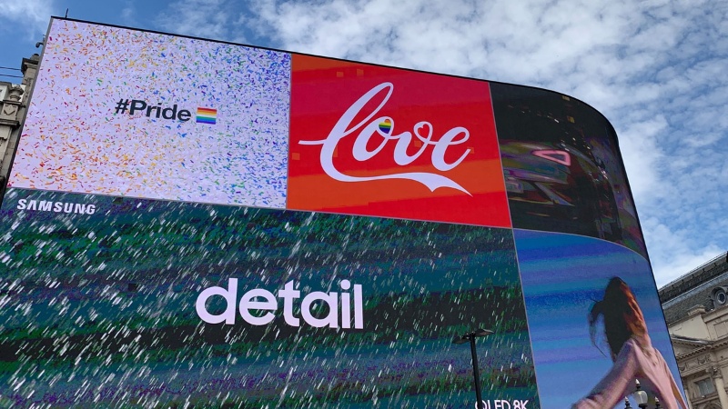 DOOH là hình thức quảng cáo sử dụng màn hình LED, LCD hoặc billboard kỹ thuật số đặt tại các không gian công cộng