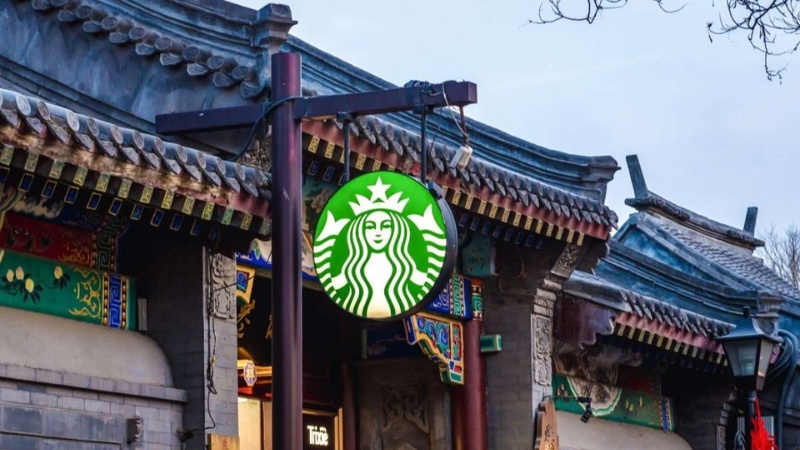 Starbucks và chiến lược "Global Brand, Local Soul" (Thương hiệu toàn cầu, bản sắc địa phương)